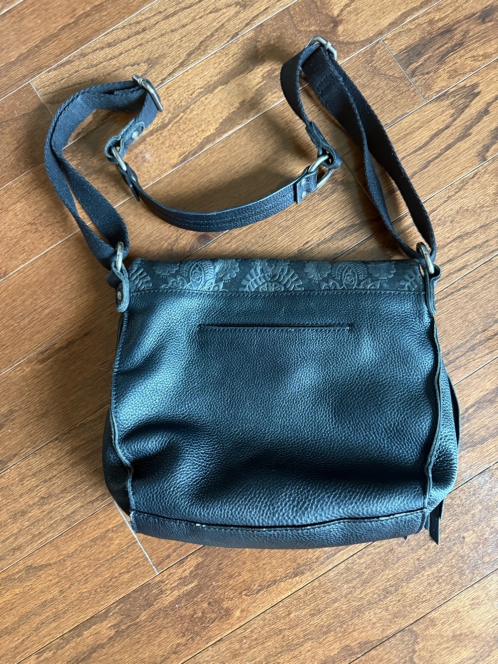 The Sak Black Silverlake Leather Crossbody bag - Picture 7 of 14